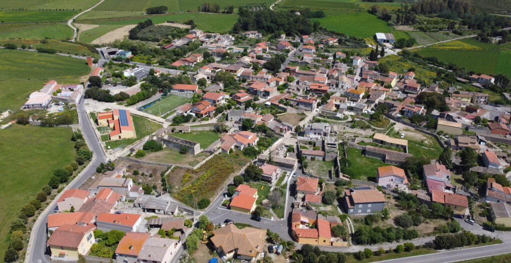 Imagen sacada en el aire de un pueblo rural