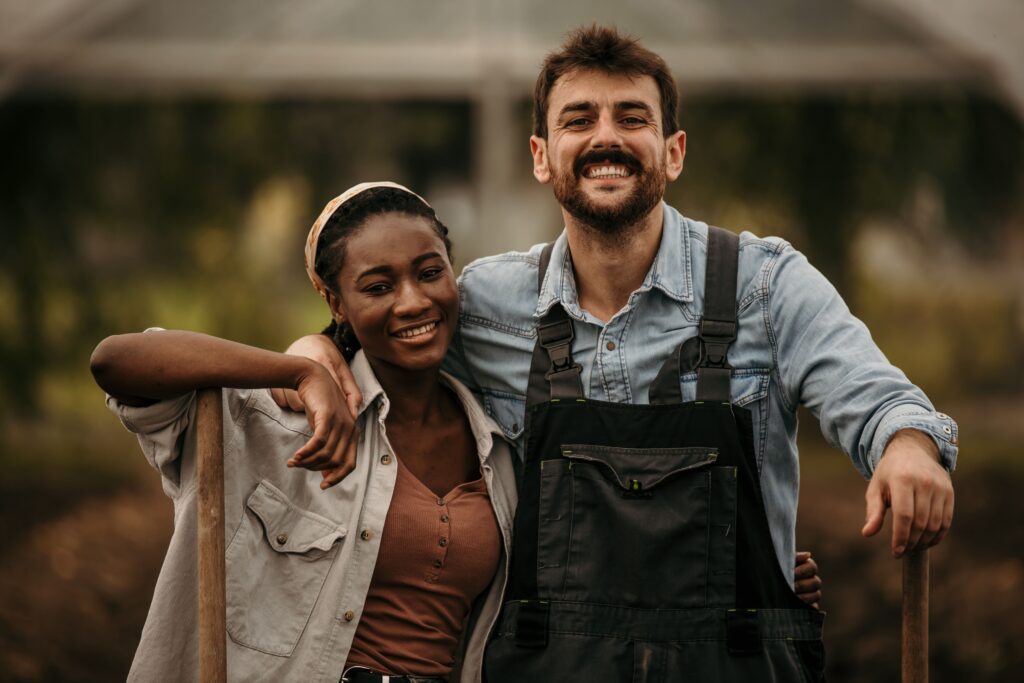 Dos emprendedores rurales