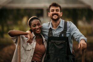 Dos emprendedores rurales